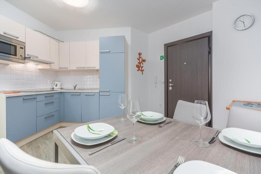 Lux Hotel Новиград Екстериор снимка