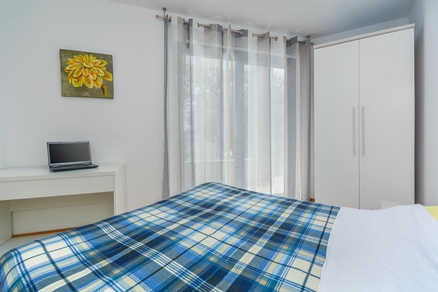 Lux Hotel Новиград Екстериор снимка